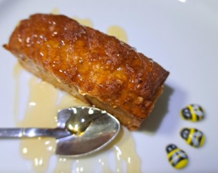 Teisen Mêl - Honey, spice, and a whisper of home.